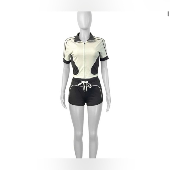 ALO Yoga Pants - Black and Cream Athletic Set